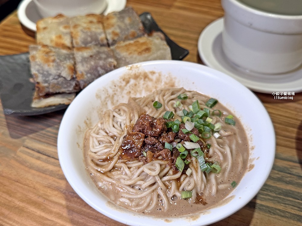 「饕之鄉李姐的店」平價版小籠湯包捲餅曾獲台中米其林必比登推介