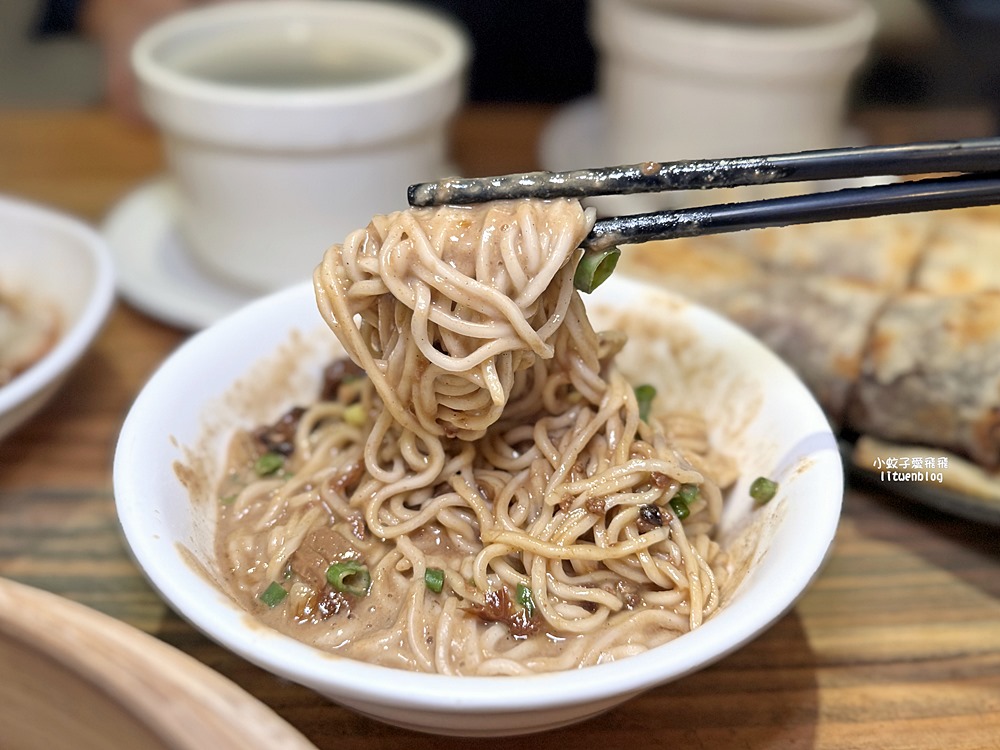 「饕之鄉李姐的店」平價版小籠湯包捲餅曾獲台中米其林必比登推介