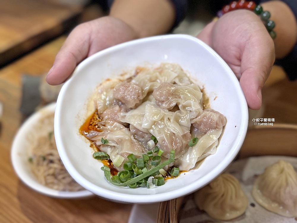 「饕之鄉李姐的店」平價版小籠湯包捲餅曾獲台中米其林必比登推介