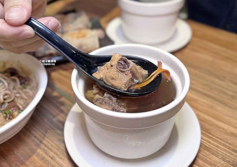 「饕之鄉李姐的店」平價版小籠湯包捲餅曾獲台中米其林必比登推介