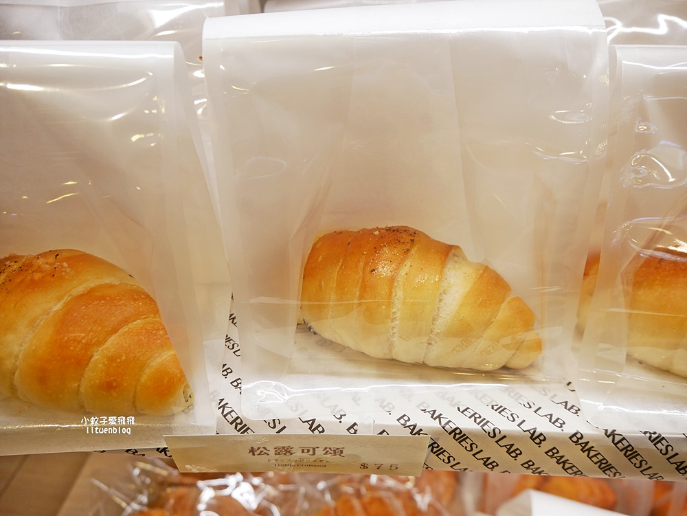 「釛 匠研所 Bakeries Lab.」日本熱銷菠蘿麵包黃金吐司台北車站就能買到了 「釛 匠研所 Bakeries Lab.」日本熱銷菠蘿麵包黃金吐司台北車站就能買到了