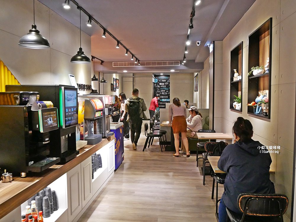 「貴族世家mini」主餐+自助吧吃到飽300元有找便宜大碗