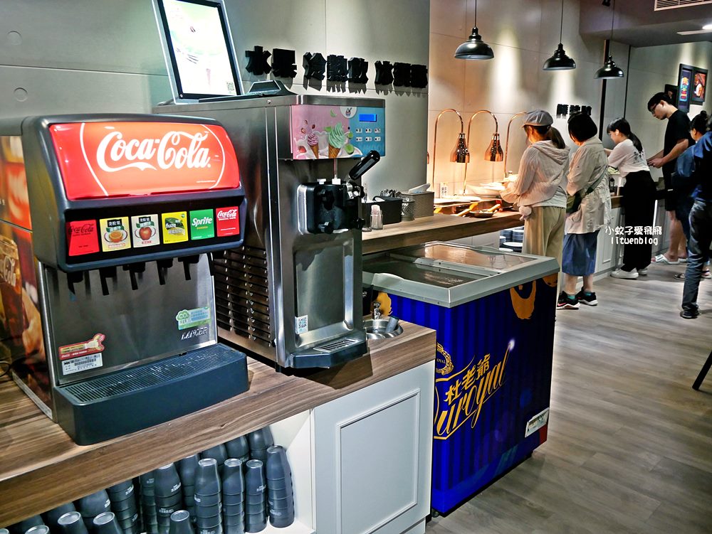 「貴族世家mini」主餐+自助吧吃到飽300元有找便宜大碗
