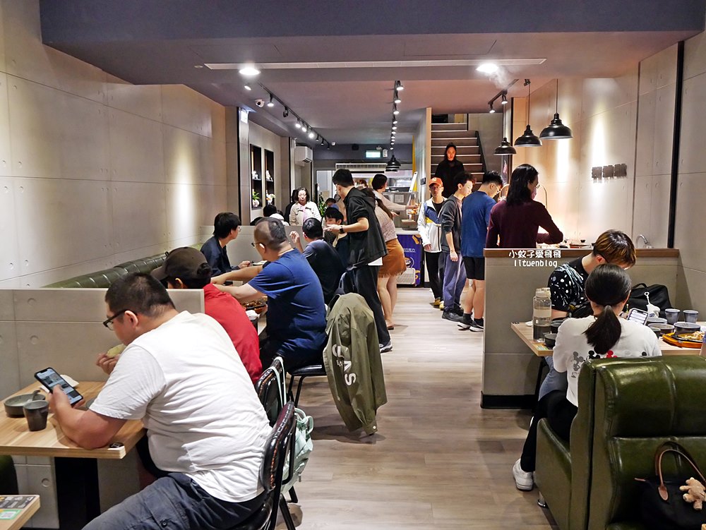 「貴族世家mini」主餐+自助吧吃到飽300元有找便宜大碗