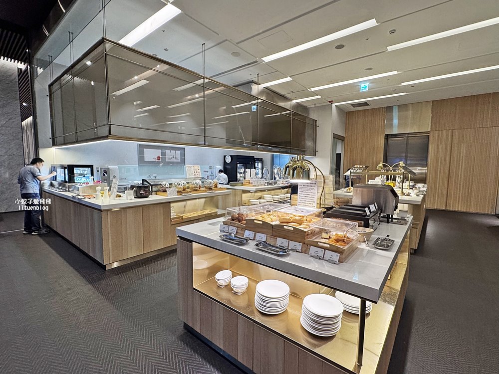 「林口亞昕福朋喜來登酒店」捷運站旁1分鐘，25坪行政套房高級舒適還有按摩椅