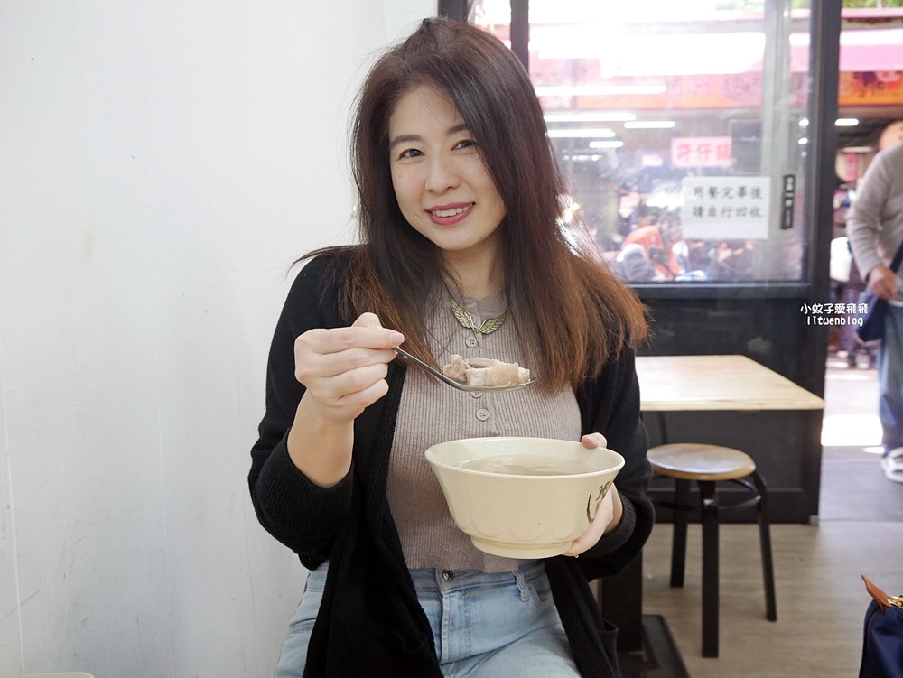 大稻埕慈聖宮美食街「許仔豬腳麵線」50年清燉豬腳吃不膩,得到500碗的最高榮譽 大稻埕慈聖宮美食街「許仔豬腳麵線」50年清燉豬腳吃不膩,得到500碗的最高榮譽