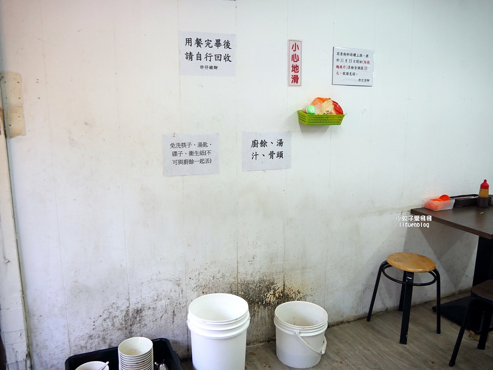大稻埕慈聖宮美食街「許仔豬腳麵線」50年清燉豬腳吃不膩,得到500碗的最高榮譽 大稻埕慈聖宮美食街「許仔豬腳麵線」50年清燉豬腳吃不膩,得到500碗的最高榮譽