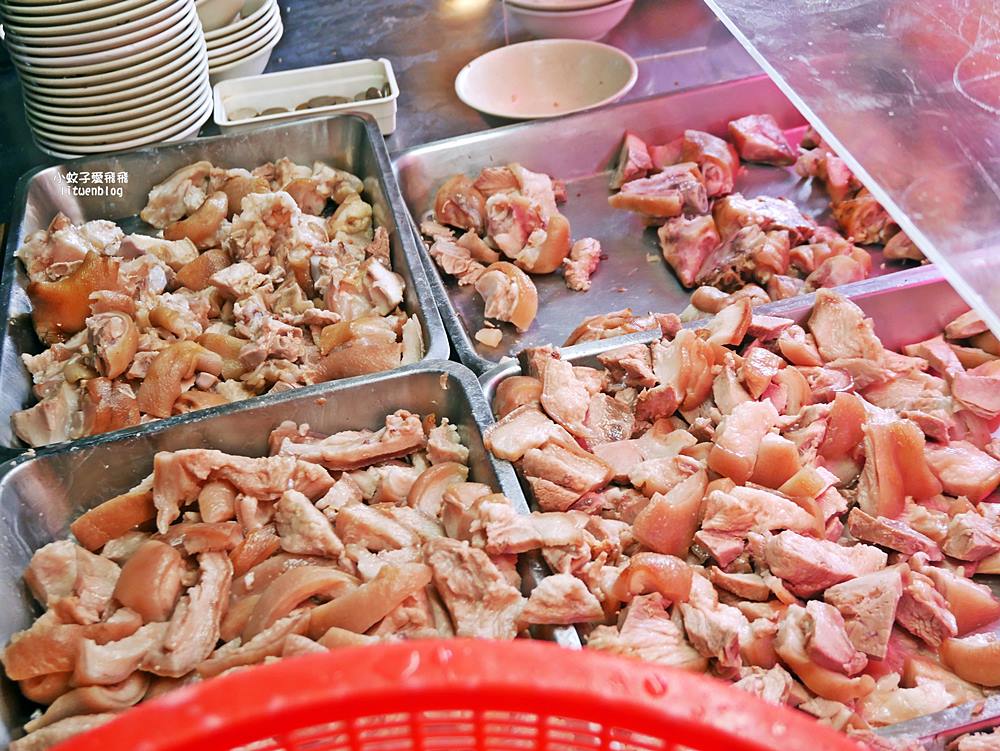 大稻埕慈聖宮美食街「許仔豬腳麵線」50年清燉豬腳吃不膩,得到500碗的最高榮譽 大稻埕慈聖宮美食街「許仔豬腳麵線」50年清燉豬腳吃不膩,得到500碗的最高榮譽