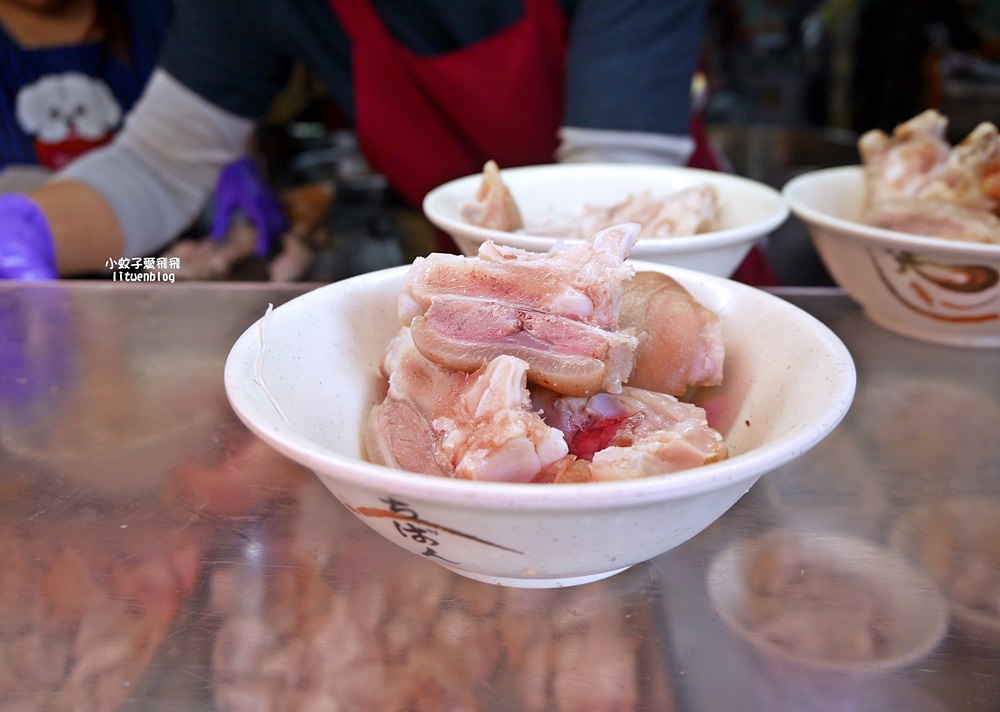 大稻埕慈聖宮美食街「許仔豬腳麵線」50年清燉豬腳吃不膩,得到500碗的最高榮譽 大稻埕慈聖宮美食街「許仔豬腳麵線」50年清燉豬腳吃不膩,得到500碗的最高榮譽