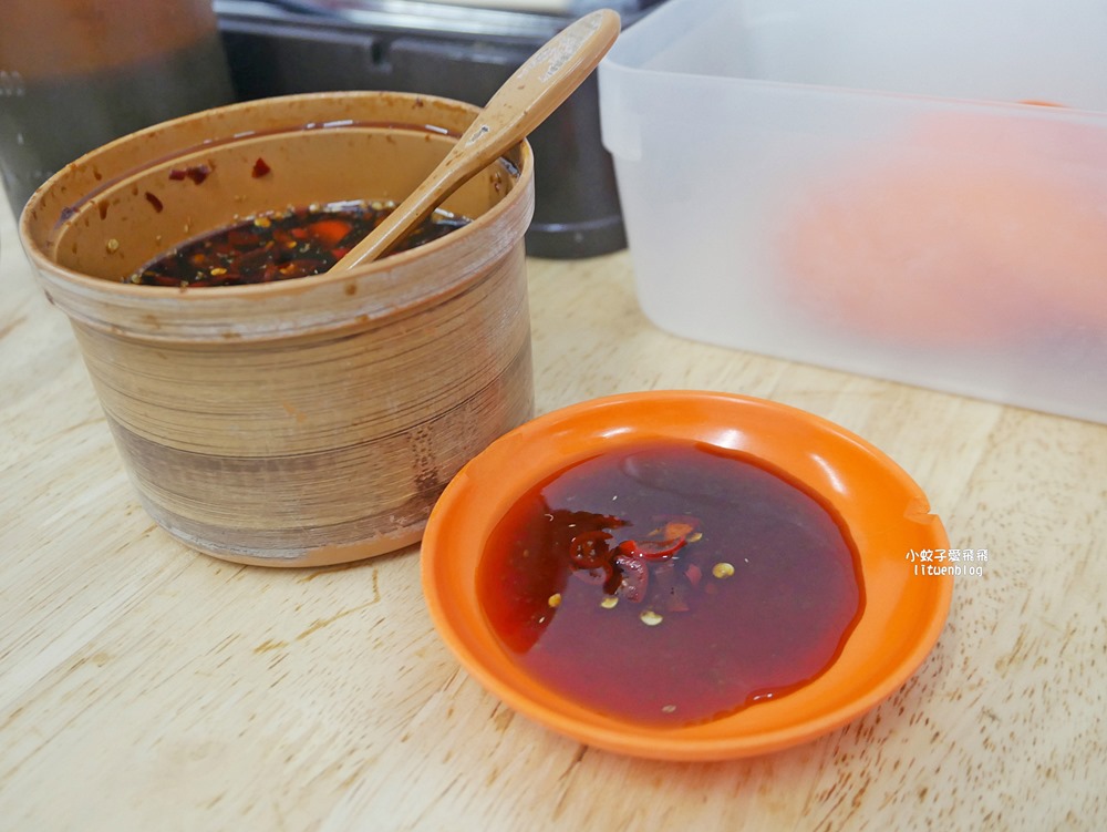 大稻埕慈聖宮美食街「許仔豬腳麵線」50年清燉豬腳吃不膩,得到500碗的最高榮譽 大稻埕慈聖宮美食街「許仔豬腳麵線」50年清燉豬腳吃不膩,得到500碗的最高榮譽