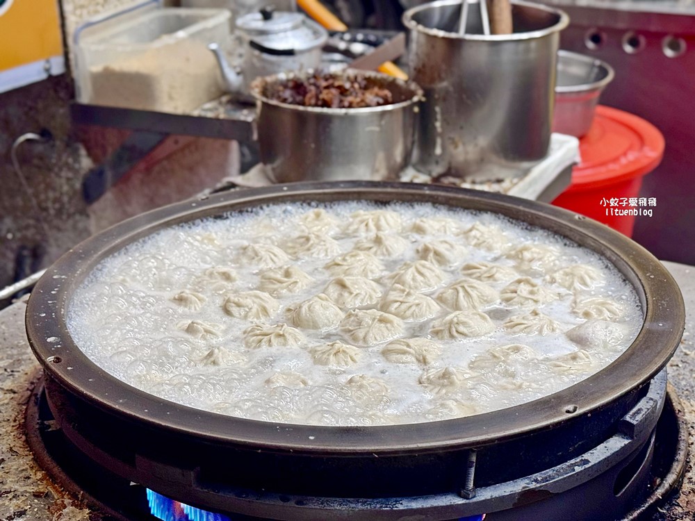 「鐘家上海生煎包」蟬連六年必比登推介,現包現煎新鮮肉汁可口 「鐘家上海生煎包」蟬連六年必比登推介,現包現煎新鮮肉汁可口