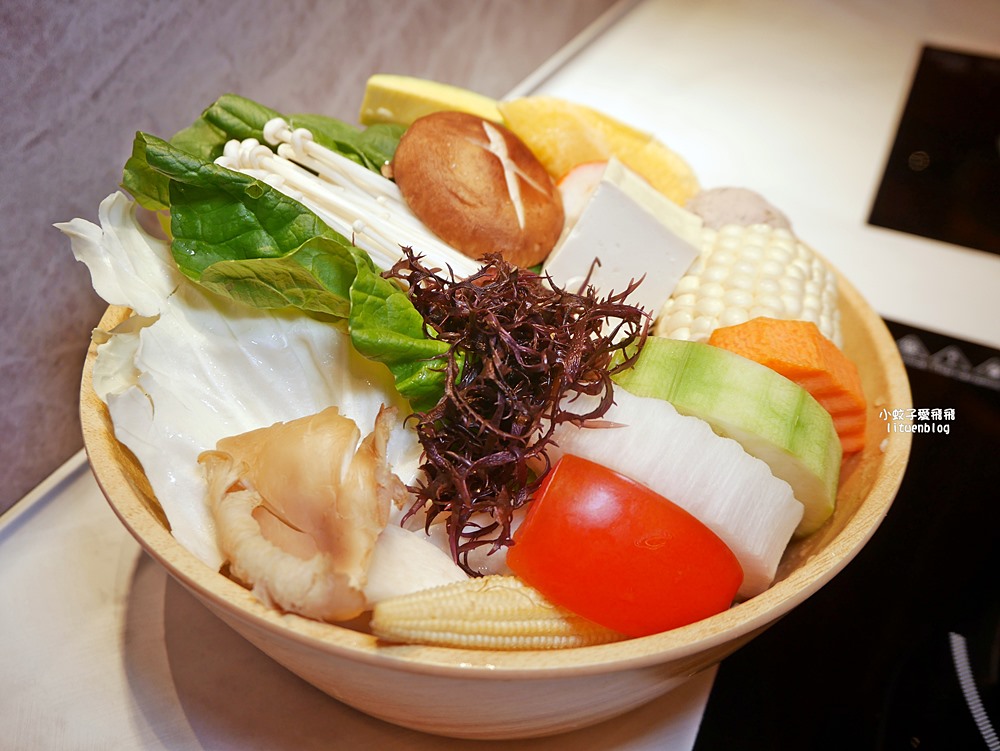 樹林火鍋｜三峽北大火鍋「很秋鍋物北大店」北大特區精緻視覺系鍋物+自助吧