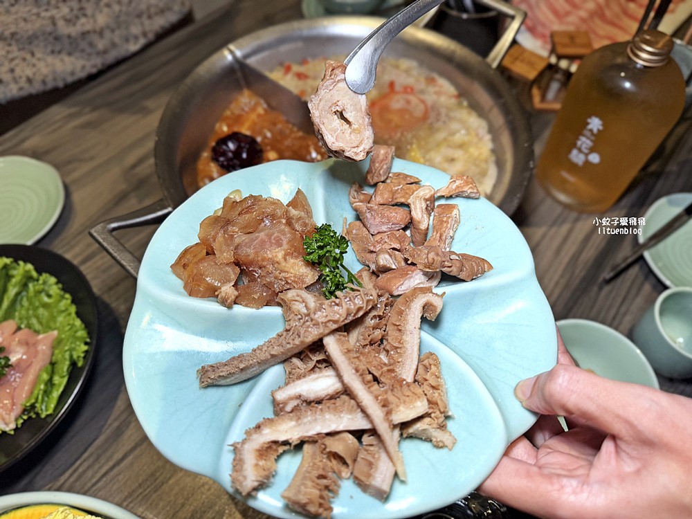 板橋麻辣鍋推薦「青花驕」板橋縣民大道店,鴨血豆腐無限續湯底香又夠味 板橋麻辣鍋推薦「青花驕」板橋縣民大道店,鴨血豆腐無限續湯底香又夠味