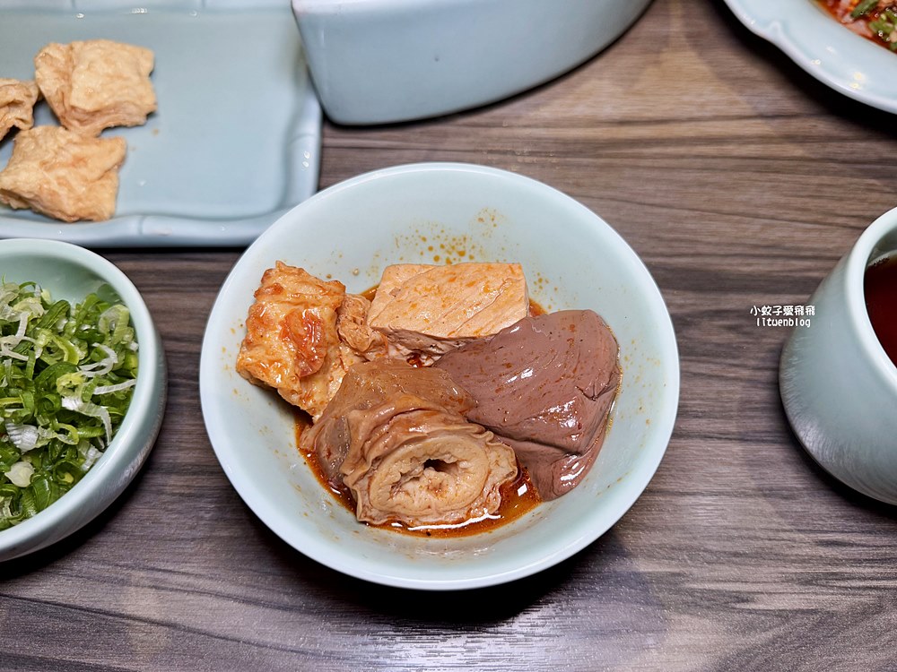 板橋麻辣鍋推薦「青花驕」板橋縣民大道店，鴨血豆腐無限續湯底香又夠味
