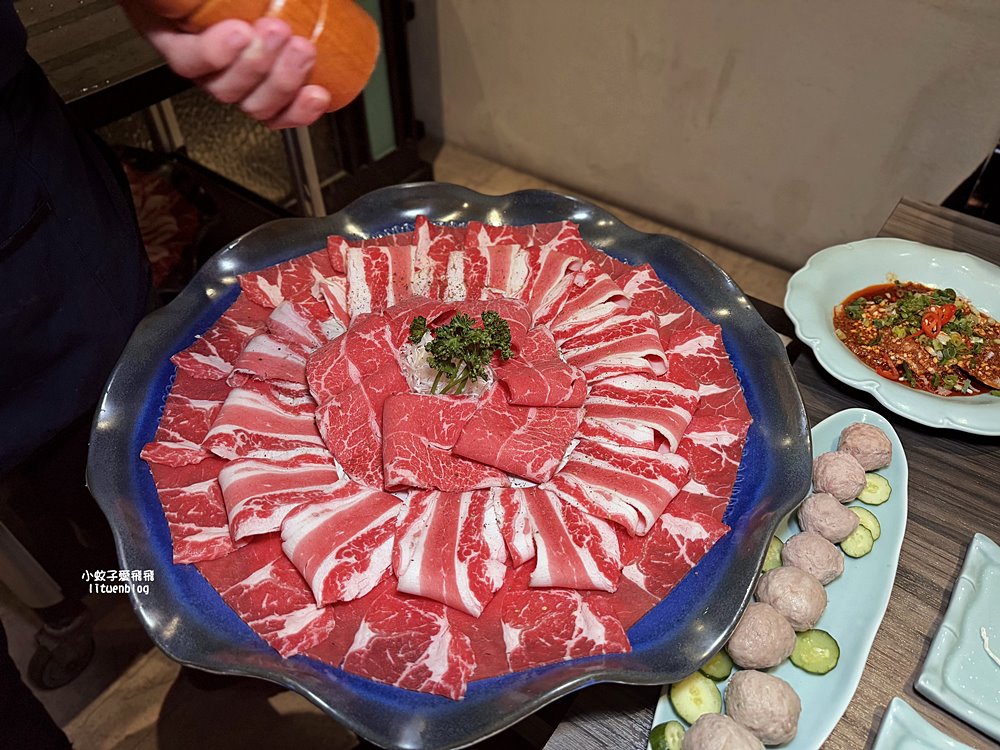 板橋麻辣鍋推薦「青花驕」板橋縣民大道店,鴨血豆腐無限續湯底香又夠味 板橋麻辣鍋推薦「青花驕」板橋縣民大道店,鴨血豆腐無限續湯底香又夠味