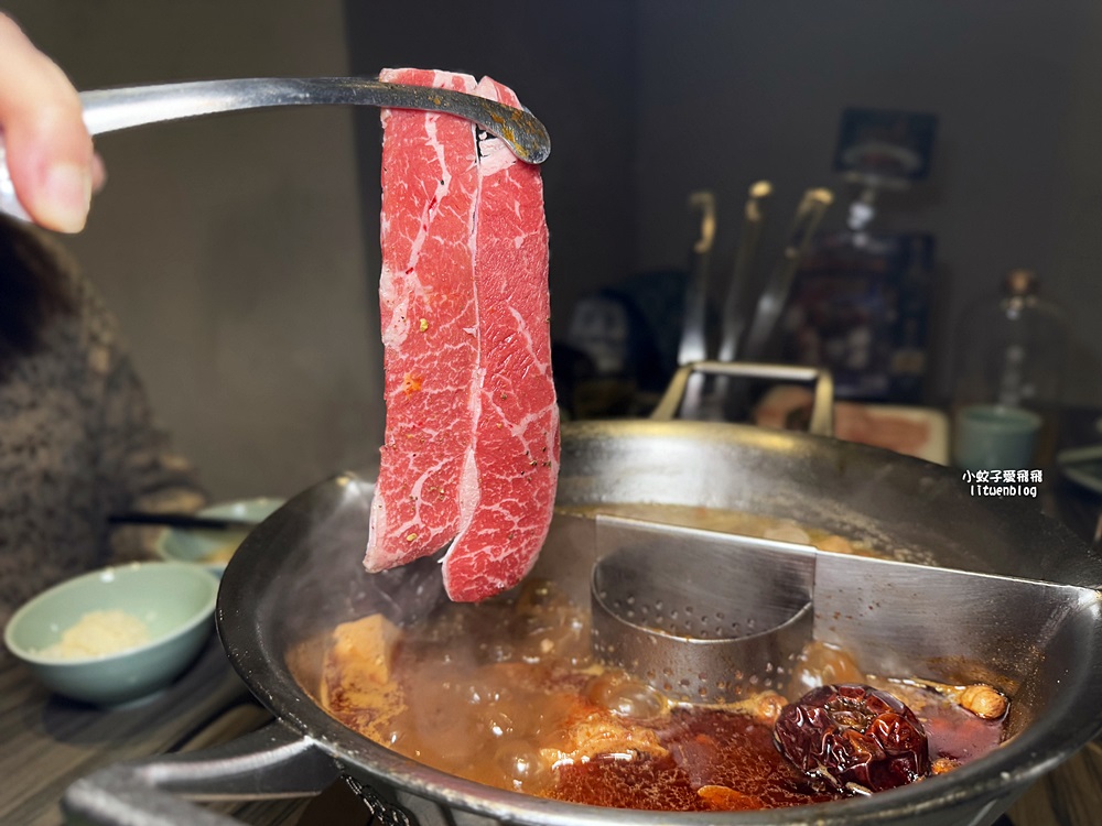 板橋麻辣鍋推薦「青花驕」板橋縣民大道店,鴨血豆腐無限續湯底香又夠味 板橋麻辣鍋推薦「青花驕」板橋縣民大道店,鴨血豆腐無限續湯底香又夠味