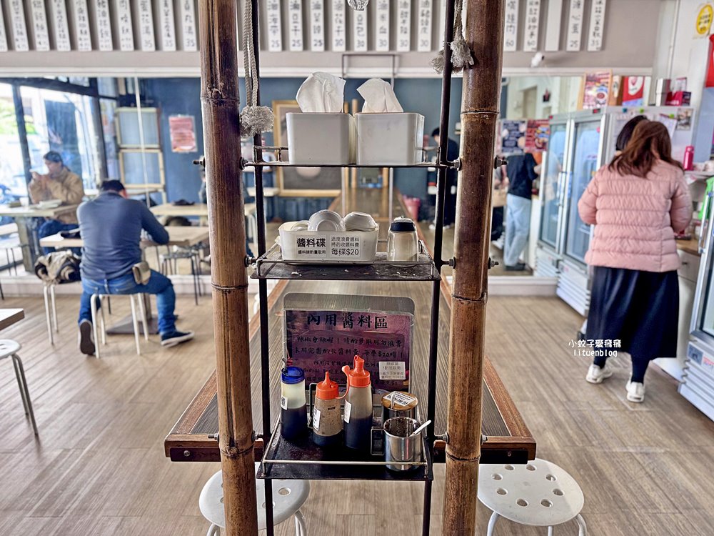 中和美食「永和麵担仔」以乾拌麵聞名三種麵條，用餐時間必客滿