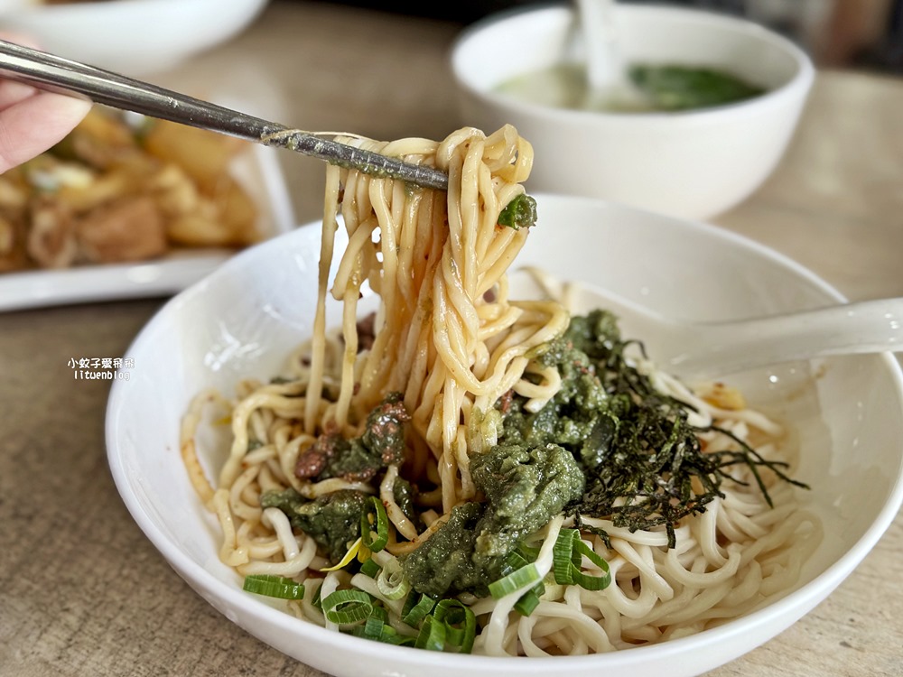 中和美食「永和麵担仔」以乾拌麵聞名三種麵條，用餐時間必客滿