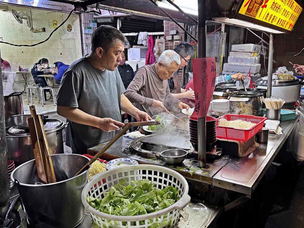 士林美食「光輝肉羹」暗夜市場裡的人聲鼎沸40年銅板小吃