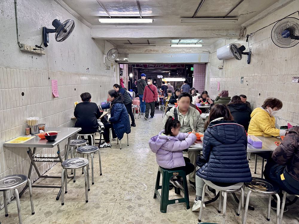 士林美食「光輝肉羹」暗夜市場裡的人聲鼎沸40年銅板小吃