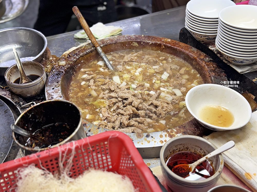 士林美食「光輝肉羹」暗夜市場裡的人聲鼎沸40年銅板小吃