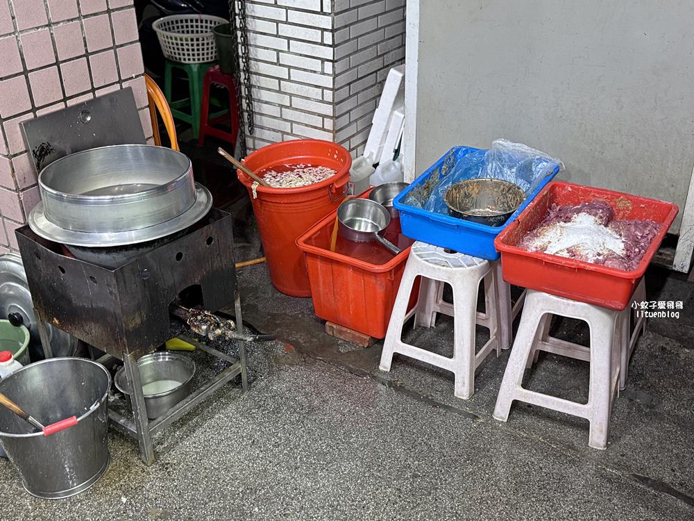 士林美食「光輝肉羹」暗夜市場裡的人聲鼎沸40年銅板小吃