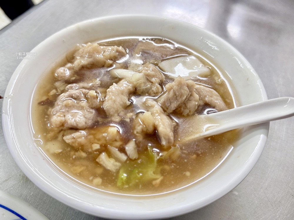士林美食「光輝肉羹」暗夜市場裡的人聲鼎沸40年銅板小吃