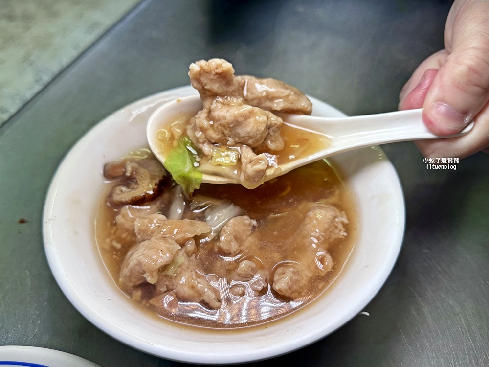 士林美食「光輝肉羹」暗夜市場裡的人聲鼎沸40年銅板小吃