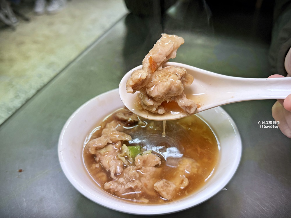 士林美食「光輝肉羹」暗夜市場裡的人聲鼎沸40年銅板小吃