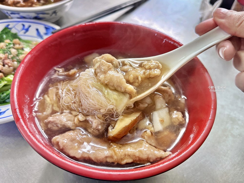 士林美食「光輝肉羹」暗夜市場裡的人聲鼎沸40年銅板小吃