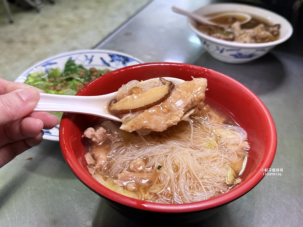 士林美食「光輝肉羹」暗夜市場裡的人聲鼎沸40年銅板小吃
