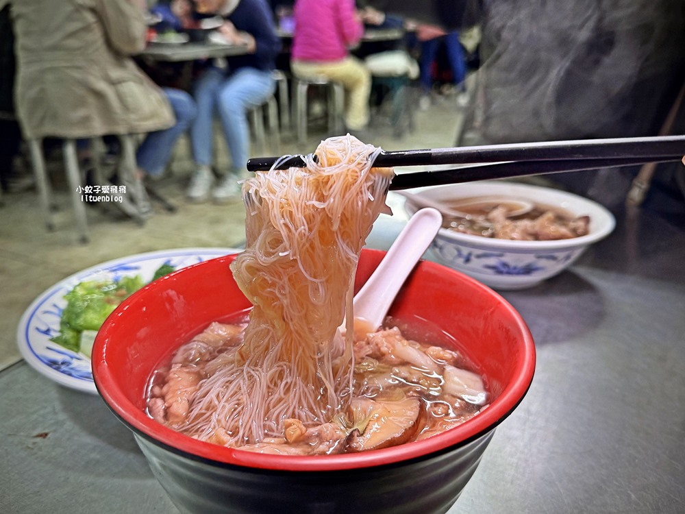 士林美食「光輝肉羹」暗夜市場裡的人聲鼎沸40年銅板小吃