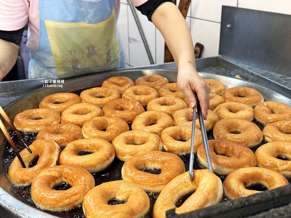阿對雙胞胎｜北投關渡宮排隊古早味芋頭餅雙胞胎最新價格