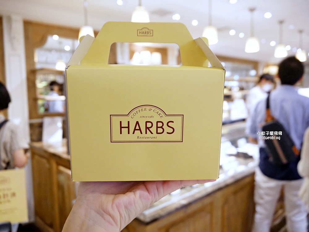 東京必吃蛋糕「HARBS LUMINE EST新宿店」熱銷千層蛋糕