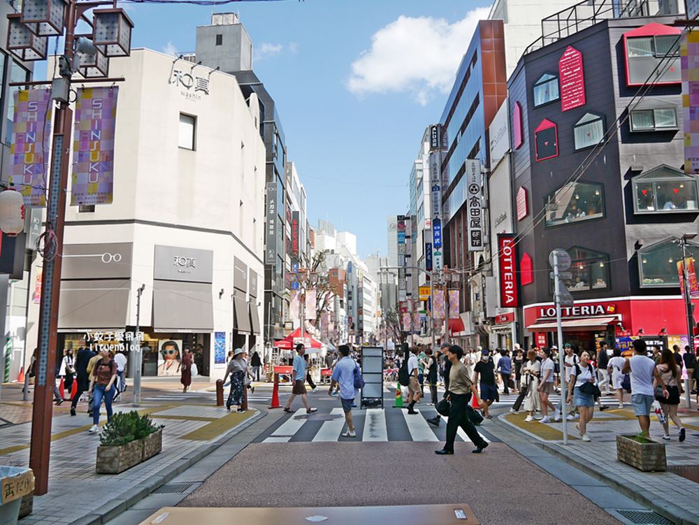 東京必吃蛋糕「HARBS LUMINE EST新宿店」熱銷千層蛋糕