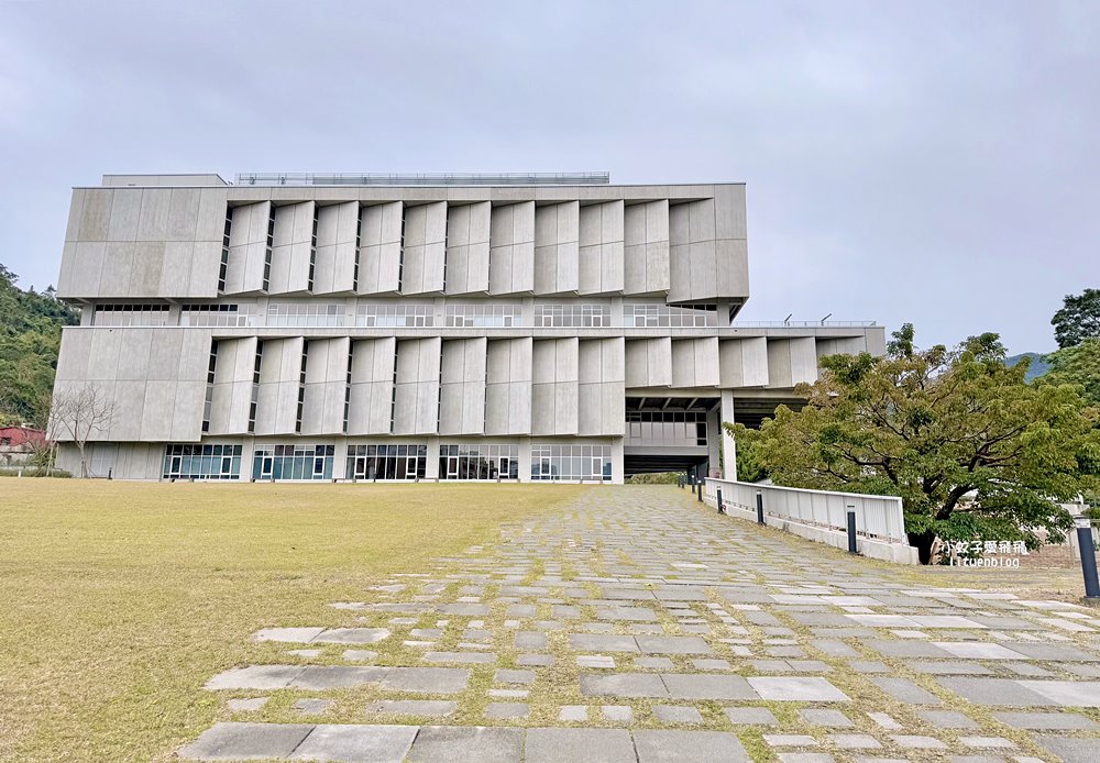 木柵「廢墟咖啡湖村店」校園內湖畔沉浸式咖啡廳