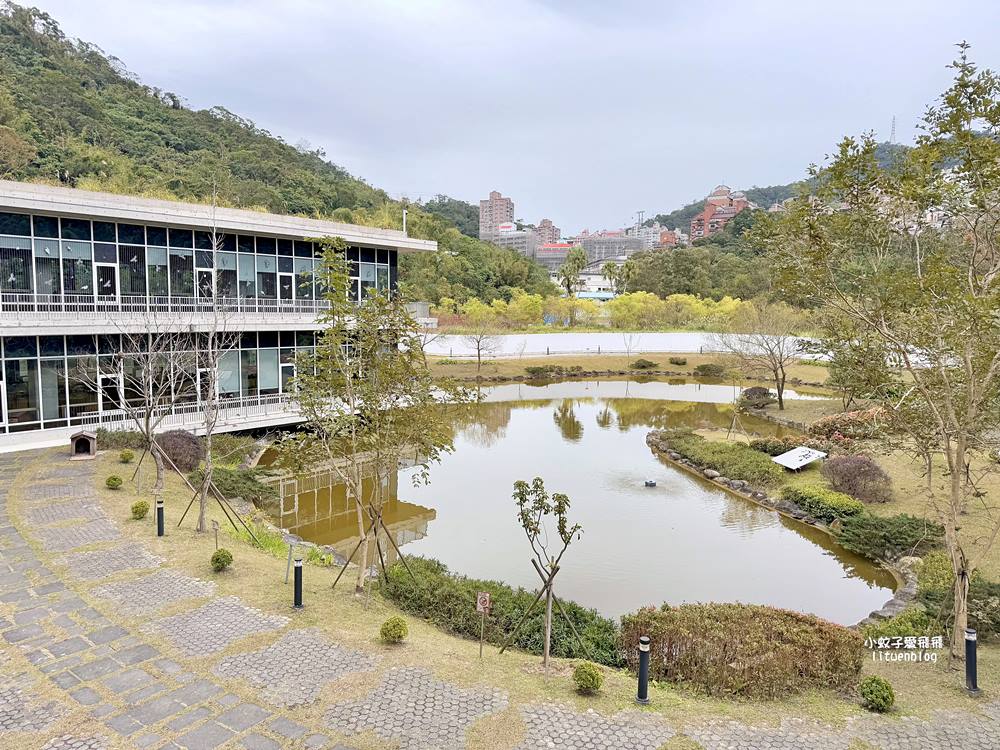 木柵「廢墟咖啡湖村店」校園內湖畔沉浸式咖啡廳