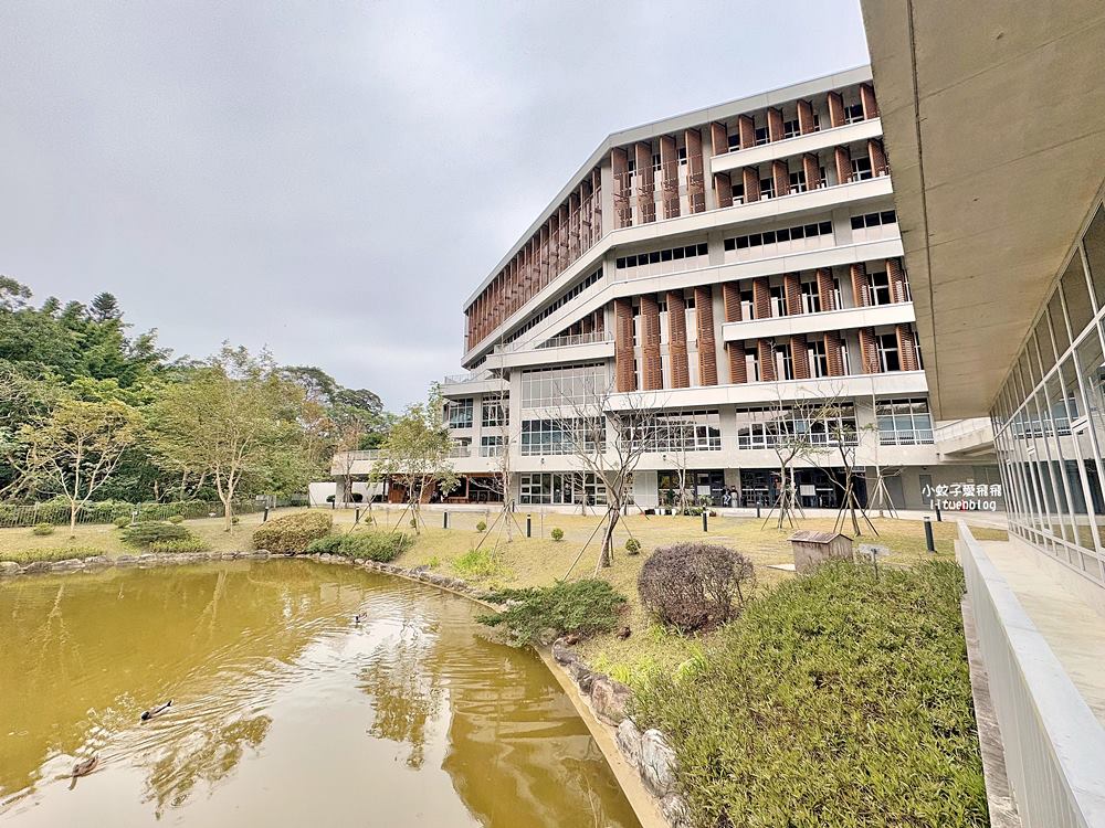 木柵「廢墟咖啡湖村店」校園內湖畔沉浸式咖啡廳