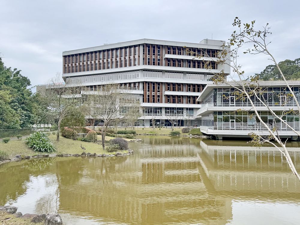政治大學「達賢圖書館」湖濱山景校園&超絕美圖書館