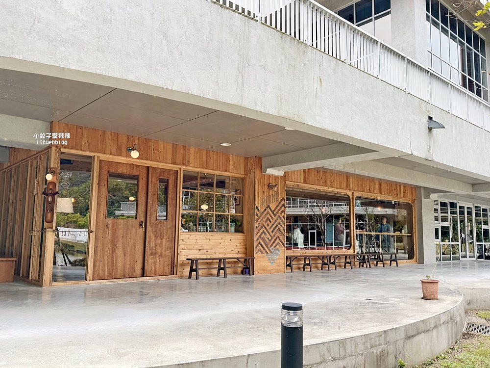 木柵「廢墟咖啡湖村店」校園內湖畔沉浸式咖啡廳