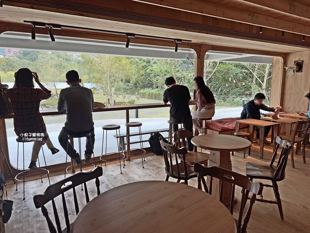 木柵「廢墟咖啡湖村店」校園內湖畔沉浸式咖啡廳
