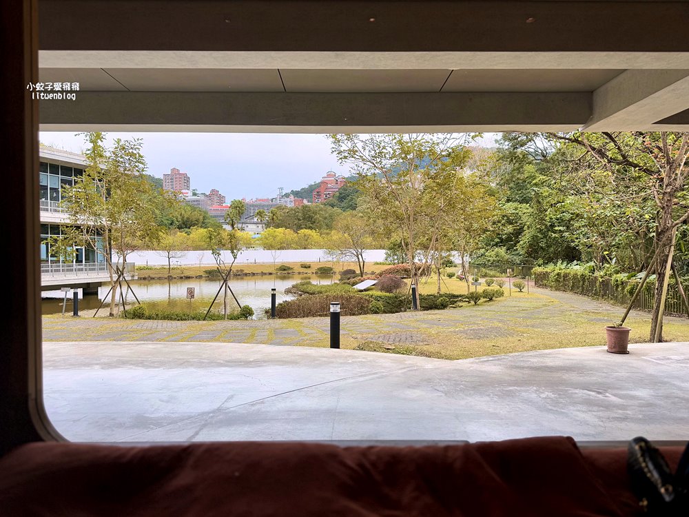 木柵「廢墟咖啡湖村店」校園內湖畔沉浸式咖啡廳