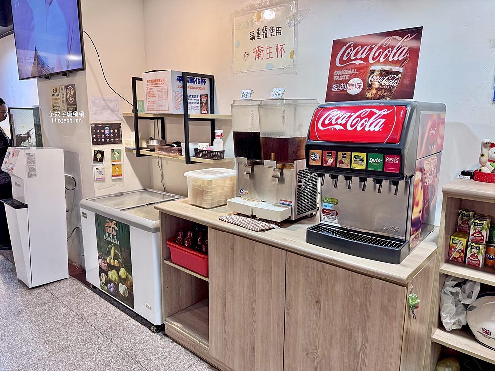 三峽北大火鍋「八鍋臭臭鍋、八鍋小火鍋北大店」19種湯頭+肉燥飯飲料冰淇淋吃到飽，三鶯線三峽站