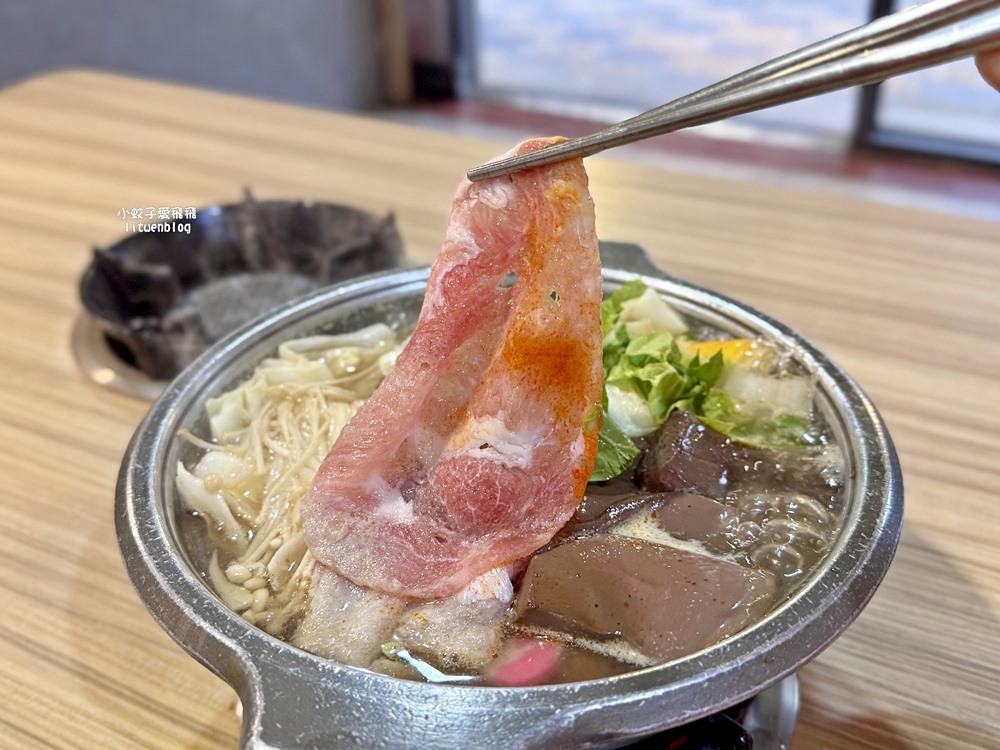 三峽北大火鍋「八鍋臭臭鍋、八鍋小火鍋北大店」19種湯頭+肉燥飯飲料冰淇淋吃到飽，三鶯線三峽站