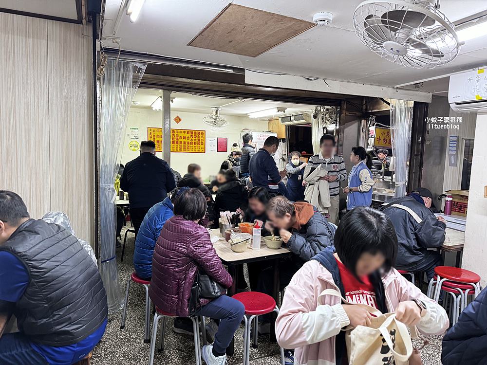 「小吳牛肉麵」24小時營業便宜大碗免費加湯