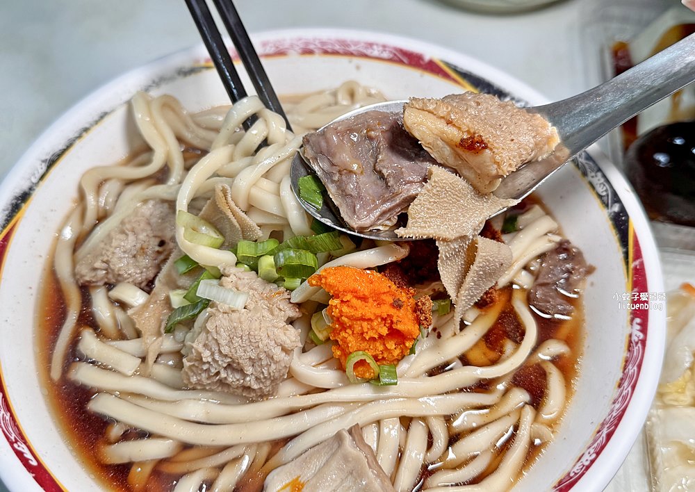 「小吳牛肉麵」24小時營業便宜大碗免費加湯 「小吳牛肉麵」24小時營業便宜大碗免費加湯