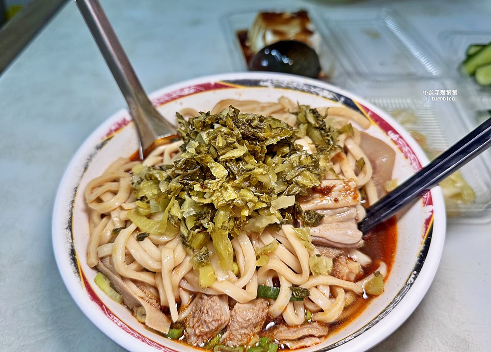 「小吳牛肉麵」24小時營業便宜大碗免費加湯