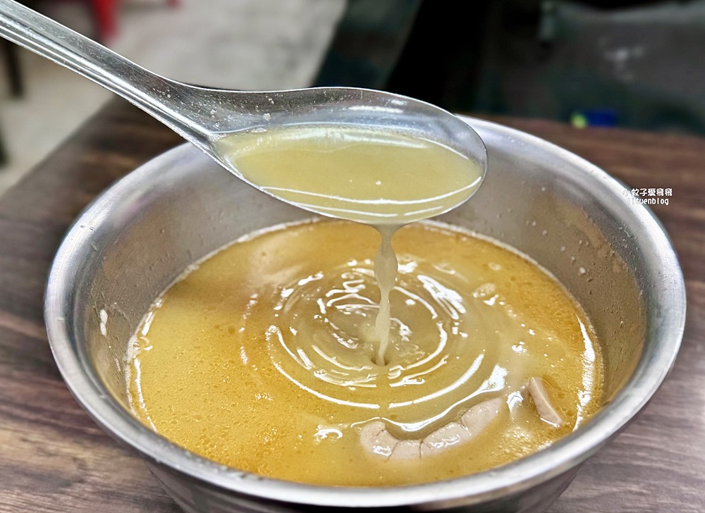 南機場「阿男麻油雞」湯頭清香不油膩喝光光，免費加湯