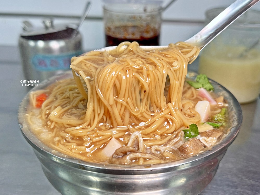 「叁道街手工蚵仔麵線」超過10種口味，大腸蚵仔小卷一次滿足