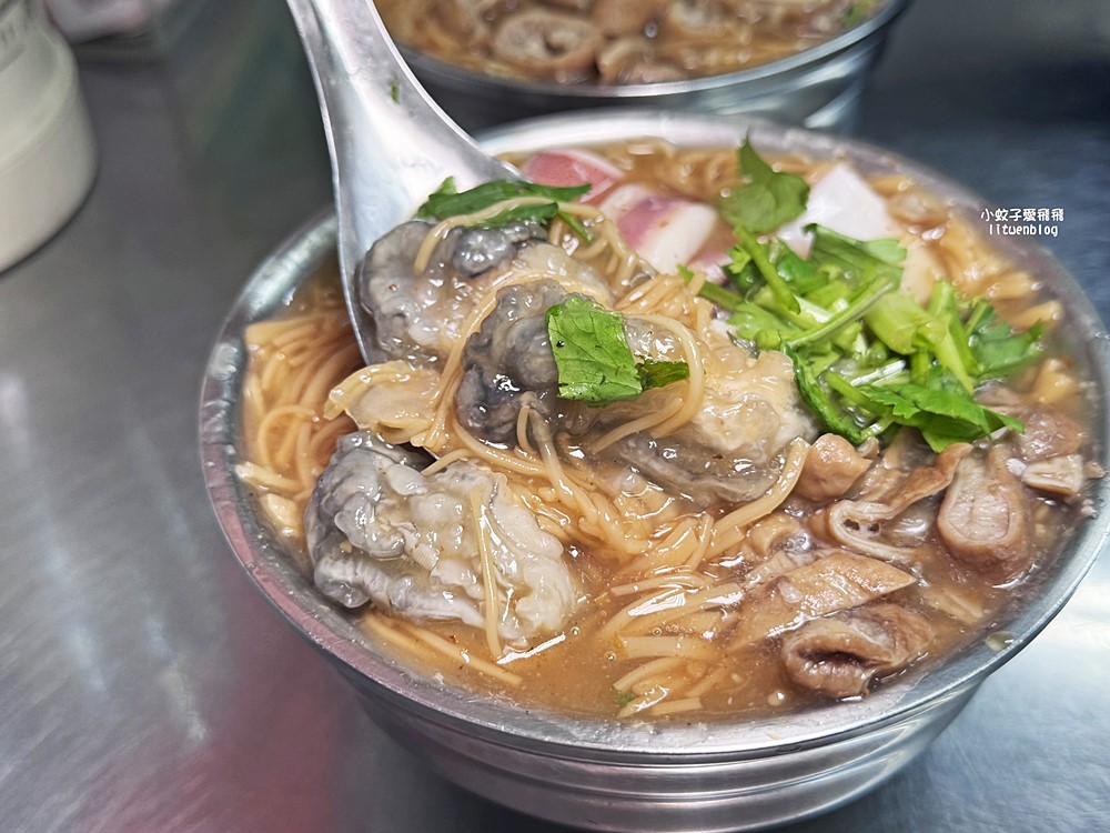 「叁道街手工蚵仔麵線」超過10種口味，大腸蚵仔小卷一次滿足